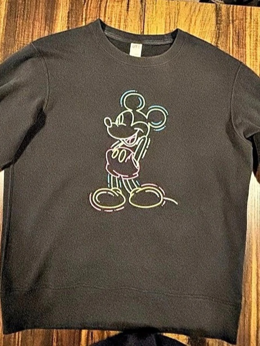 Uniqlo Disney Mickey Mouse sweatshirt Mickey Mouse Sweatshirt Black Size Medium
